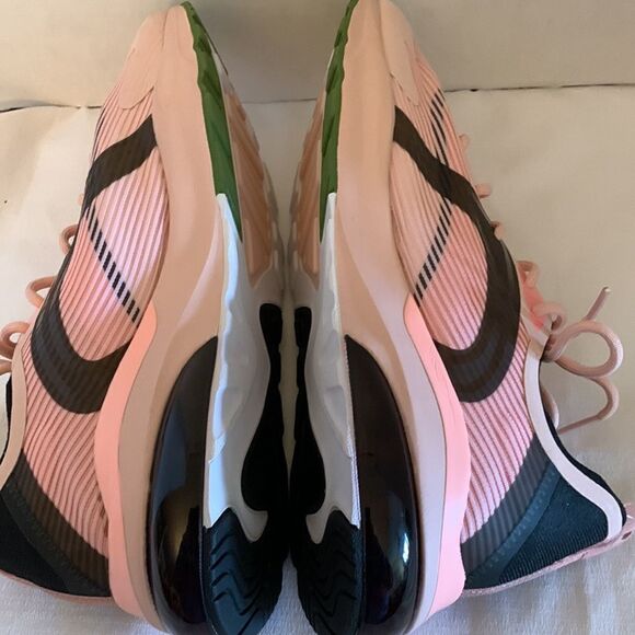 Fabletics athletic shoes size 11. Manhattan air performance sneaker - Picture 4 of 14